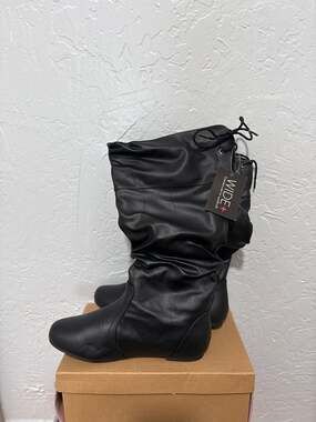Charlotte Russe Boot Wide size 8